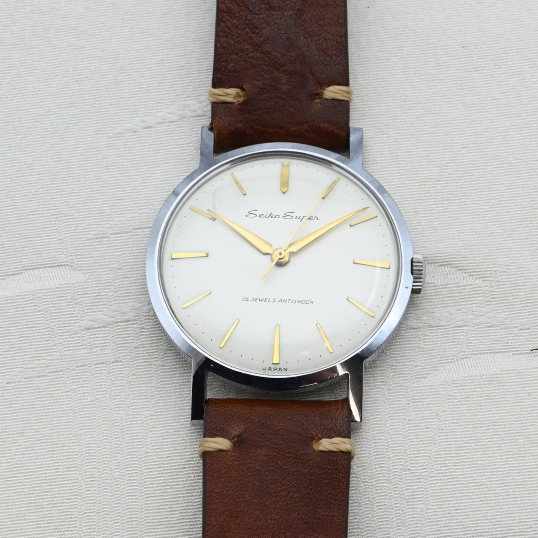 セイコー スーパー 赤機械 手巻き アイボリー文字盤 ゴールドインデックス Seiko Super Hand-wound Ivory dial Gold index