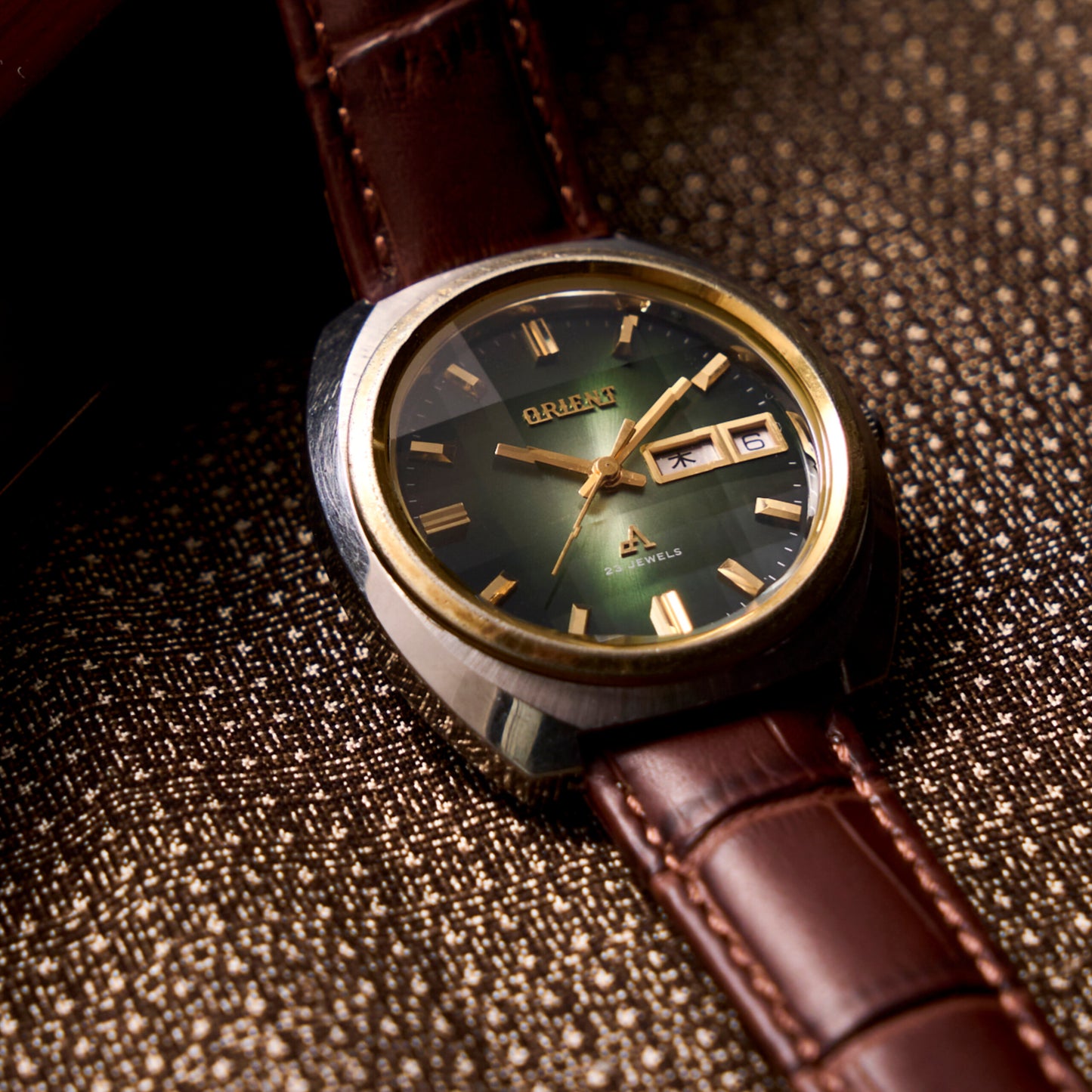 オリエントクロノエース 9面カットガラス グリーンサンバーストダイヤル Orient Chrono Ace 9-faceted glass Green sunburst dial