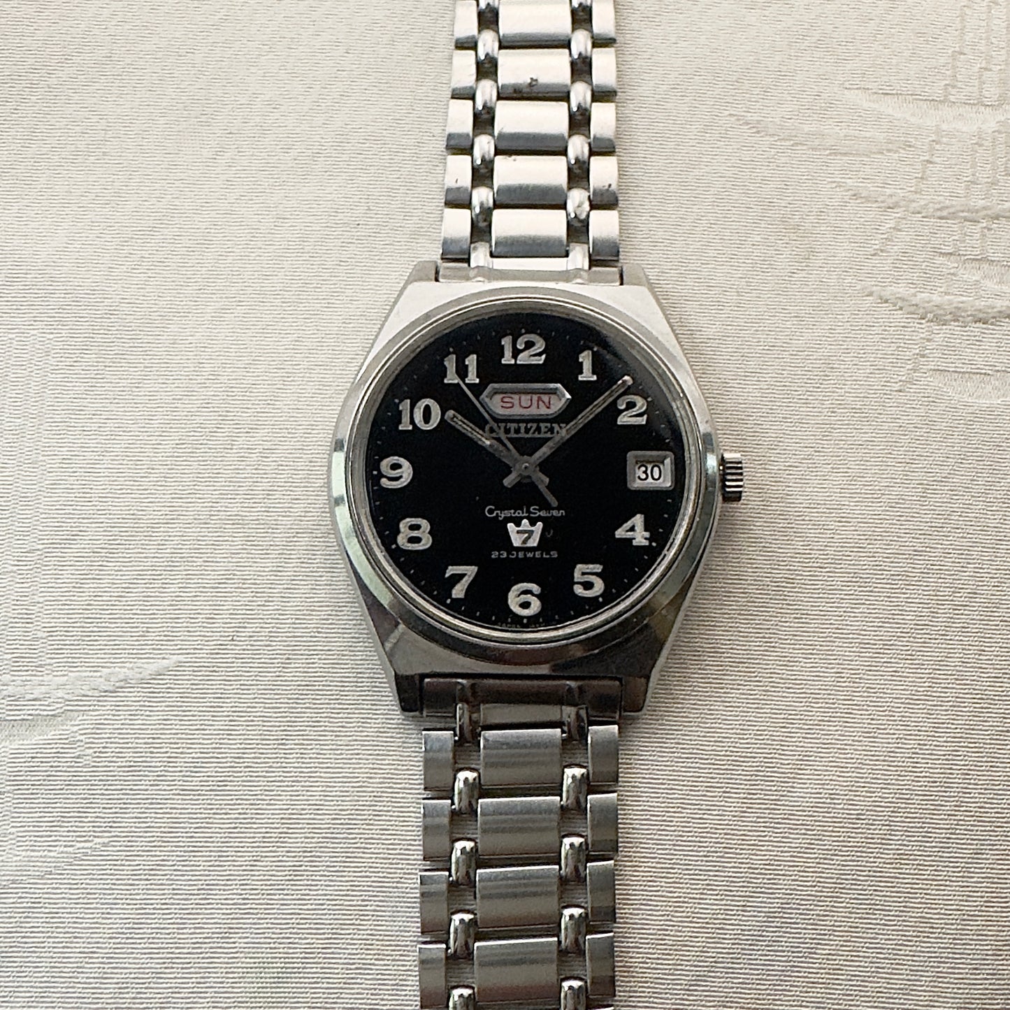 シチズン クリスタルセブン ブラックダイヤルアラビア数字 CITIZEN Crystal Seven Black Dial