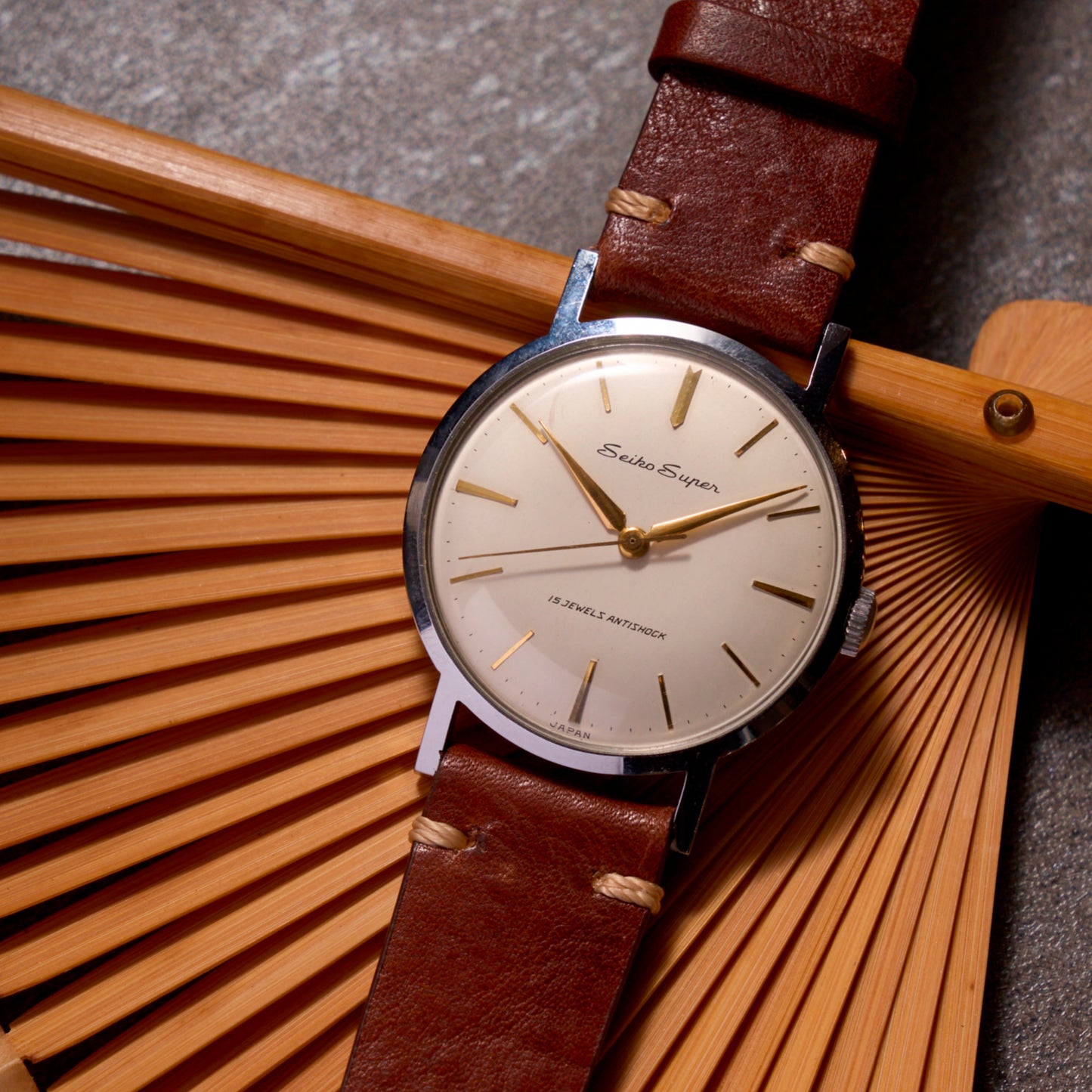 セイコー スーパー 赤機械　手巻き　アイボリー文字盤　ゴールドインデックス　Seiko Super Hand-wound Ivory dial Gold index