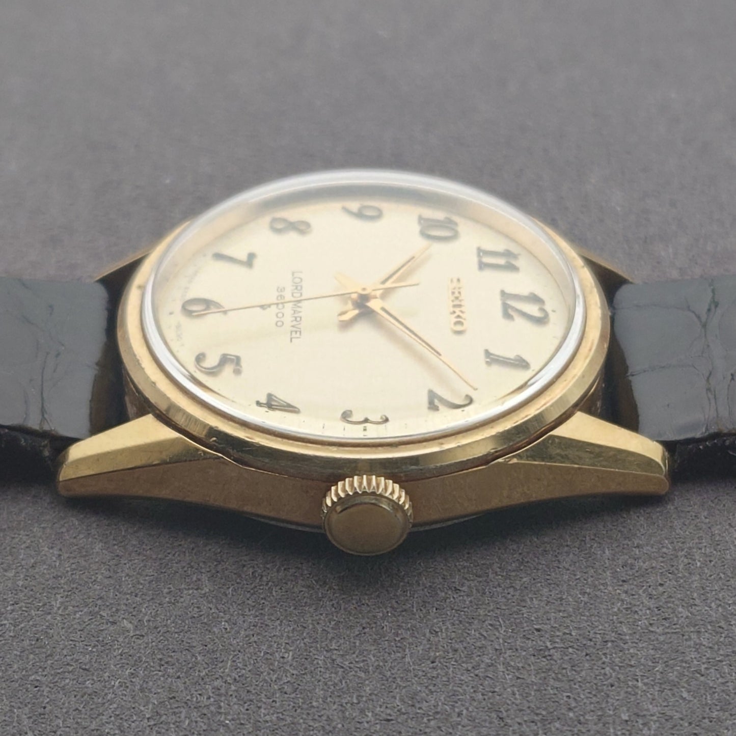 ロードマーベル 1976年製 ハイビートムーヴ ゴールド文字盤　Lord Marvel High Beat Movement Gold Dial