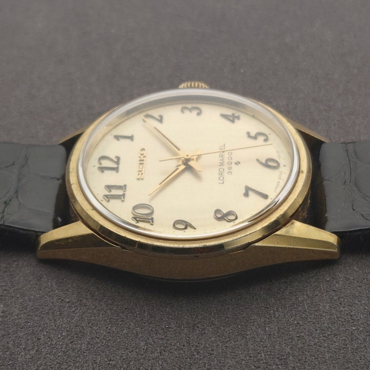 ロードマーベル 1976年製 ハイビートムーヴ ゴールド文字盤　Lord Marvel High Beat Movement Gold Dial