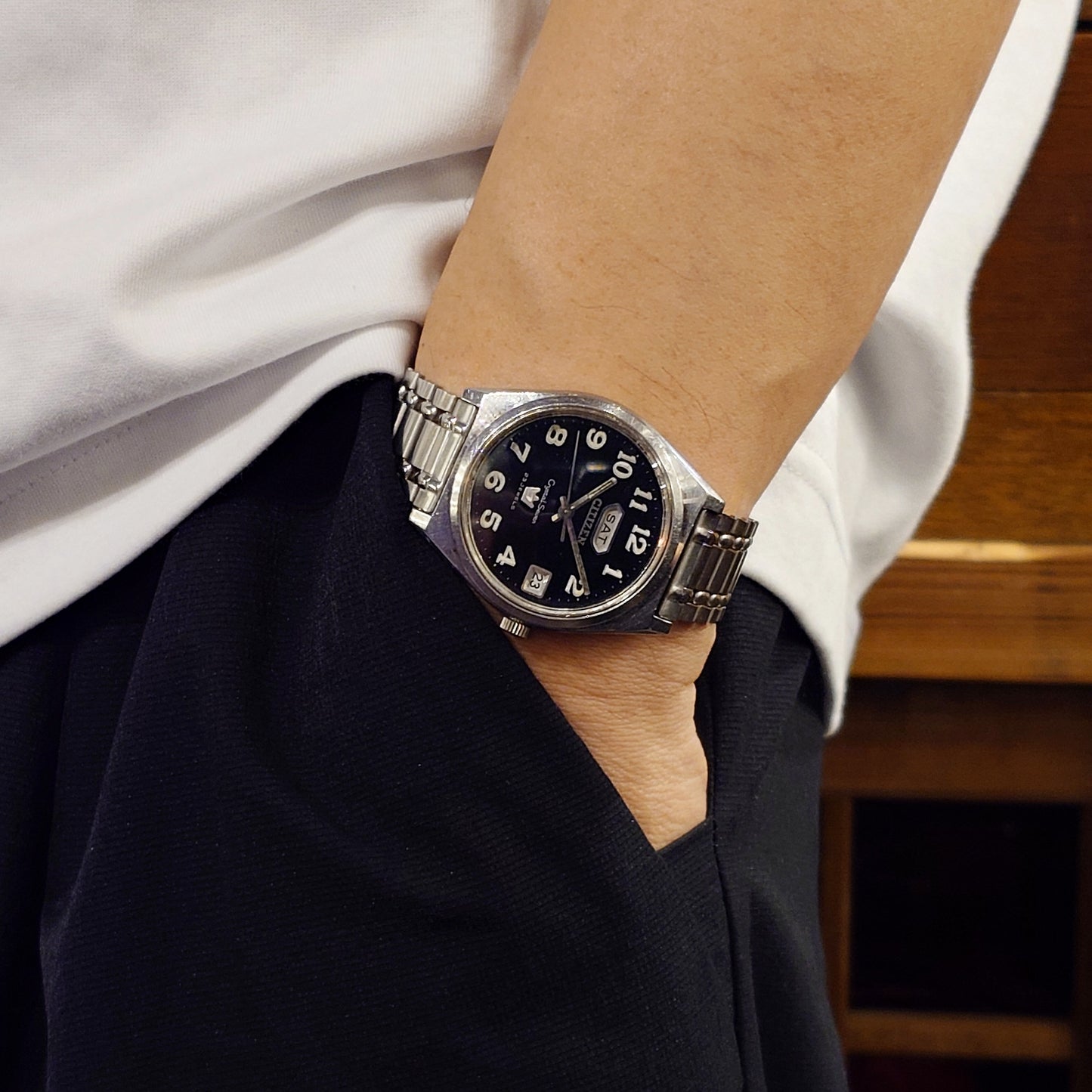 シチズン クリスタルセブン ブラックダイヤルアラビア数字 CITIZEN Crystal Seven Black Dial